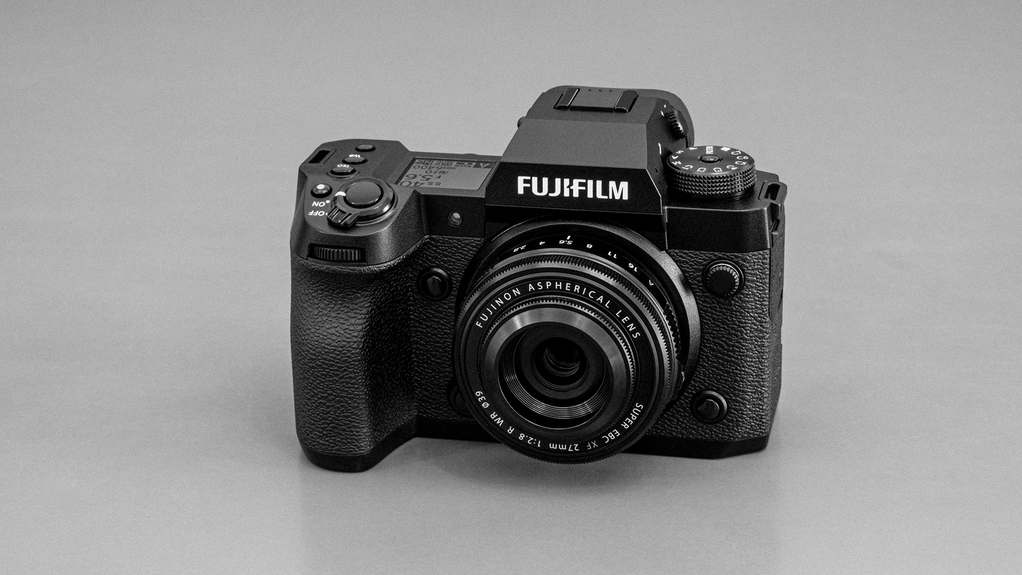 Die Fujifilm X-H2, Foto: Martin Hülle